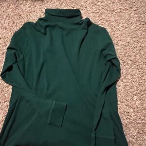 Green turtleneck size Large smoke free home